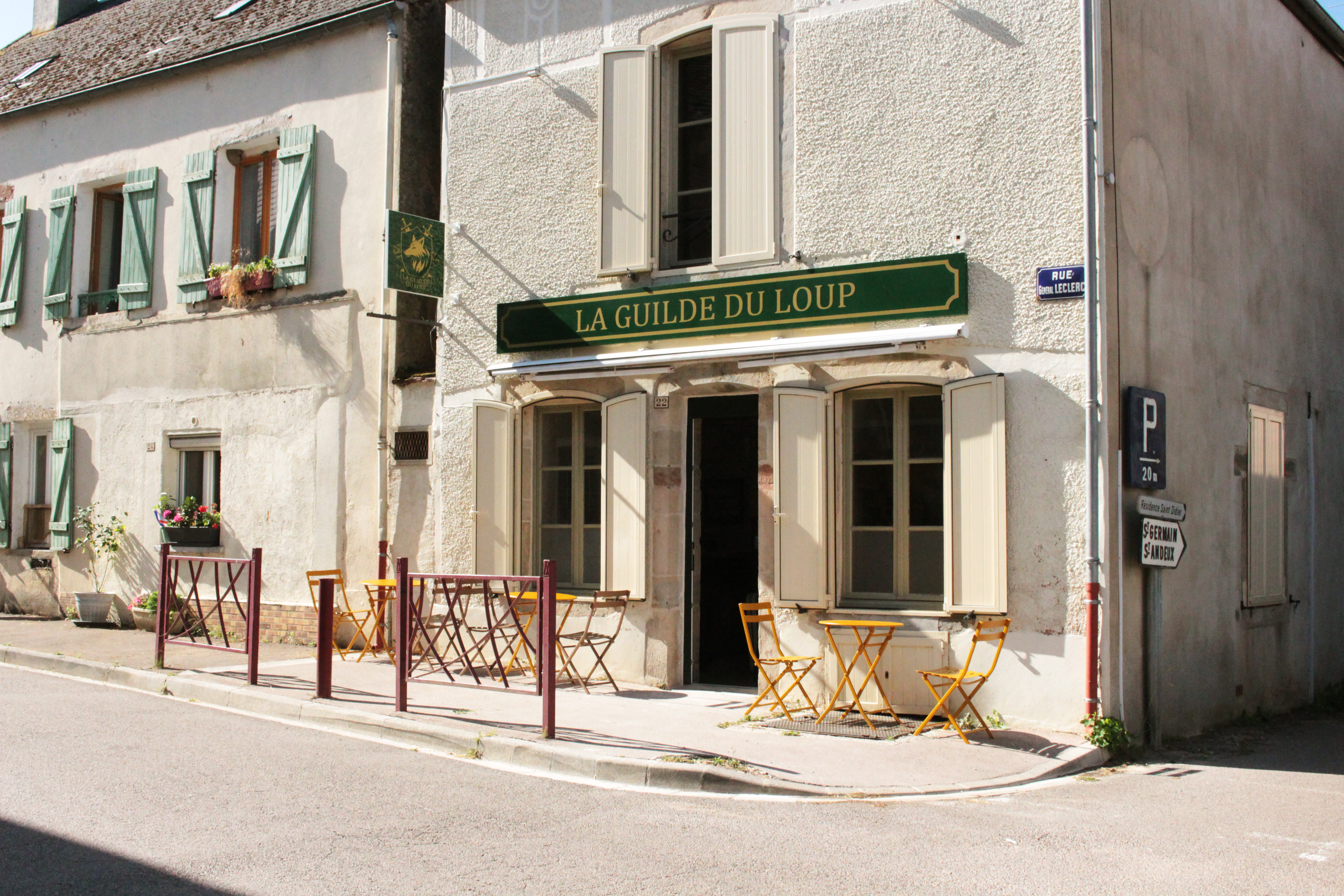 Façade de la boutique La Guilde du Loup à Rouvray